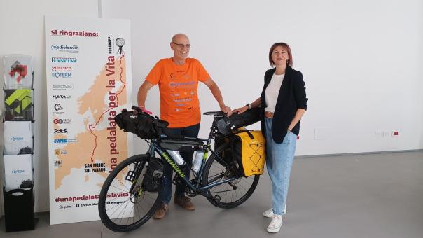„Ein bisschen verrückt muss man wohl sein“ Edilteco unterstützt Enrico Monari Radreise zum Nordkap